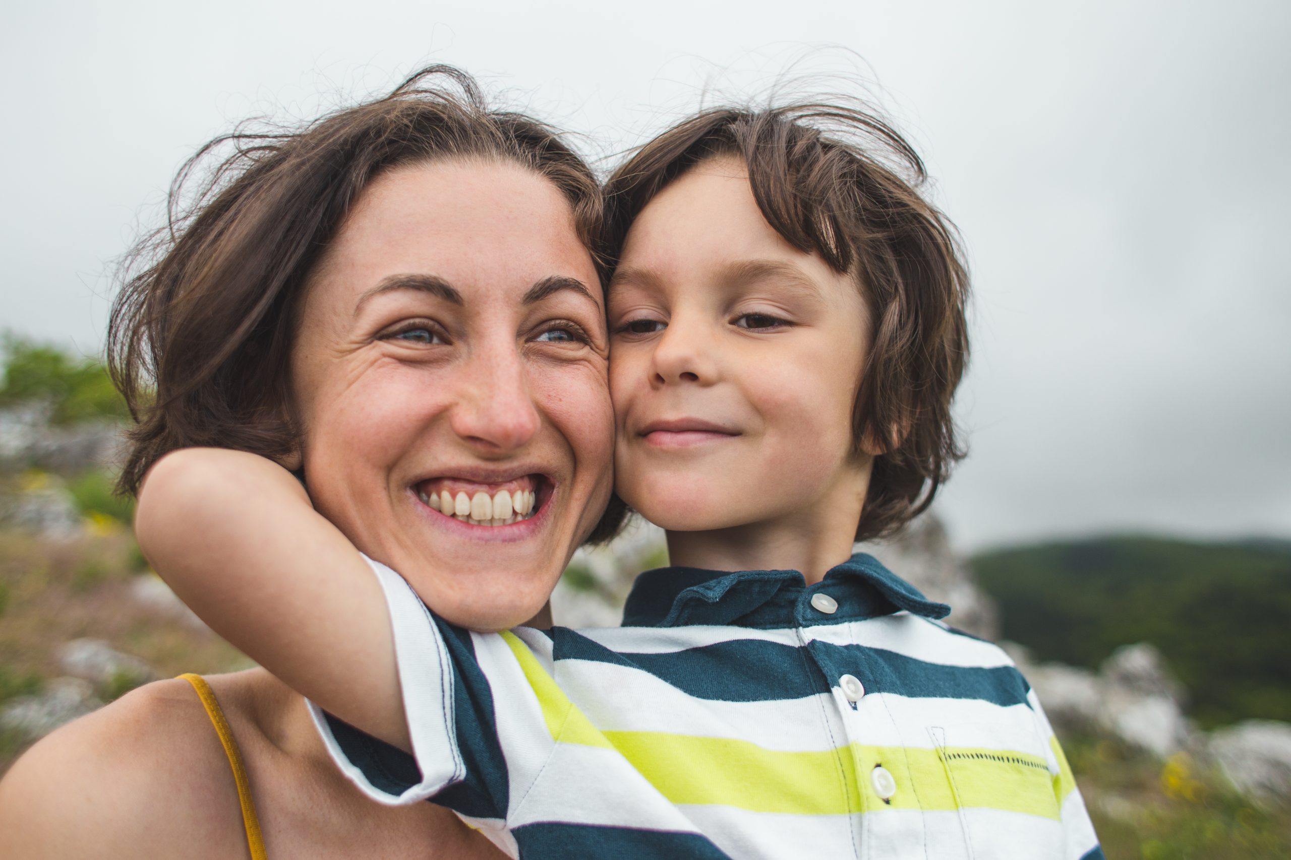 Männers-Mutter Sohn – Sohn jung Mutter Kind Ulaub, Mutter und Sohn